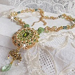 Collier Garden Party brodé avec cabochon rectangulaire vintage des années 1960, chatons, rondes plasticines et perles Cristal Swarovski